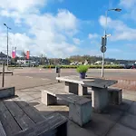 Апартаменты Wijkiki Surf House Вейк-ан-Зее