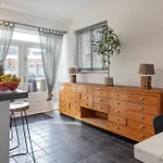 Wijkiki Surf House Апартаменты *