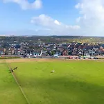 Апартаменты Wijkiki Surf House Вейк-ан-Зее