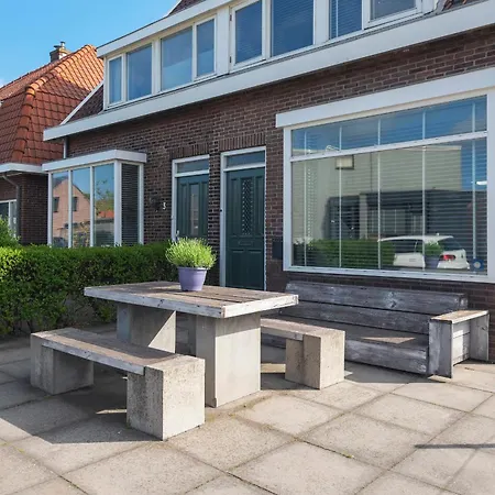Wijkiki Surf House